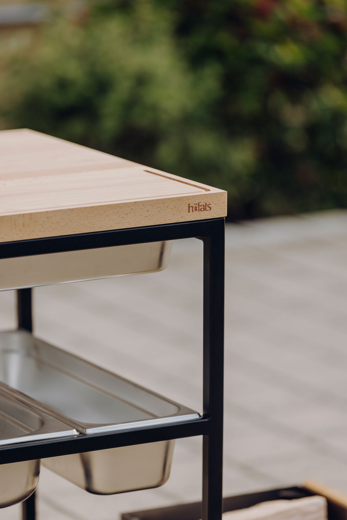 Fire Kitchen BBQ con Höfats Bowl 57 Cocina exterior