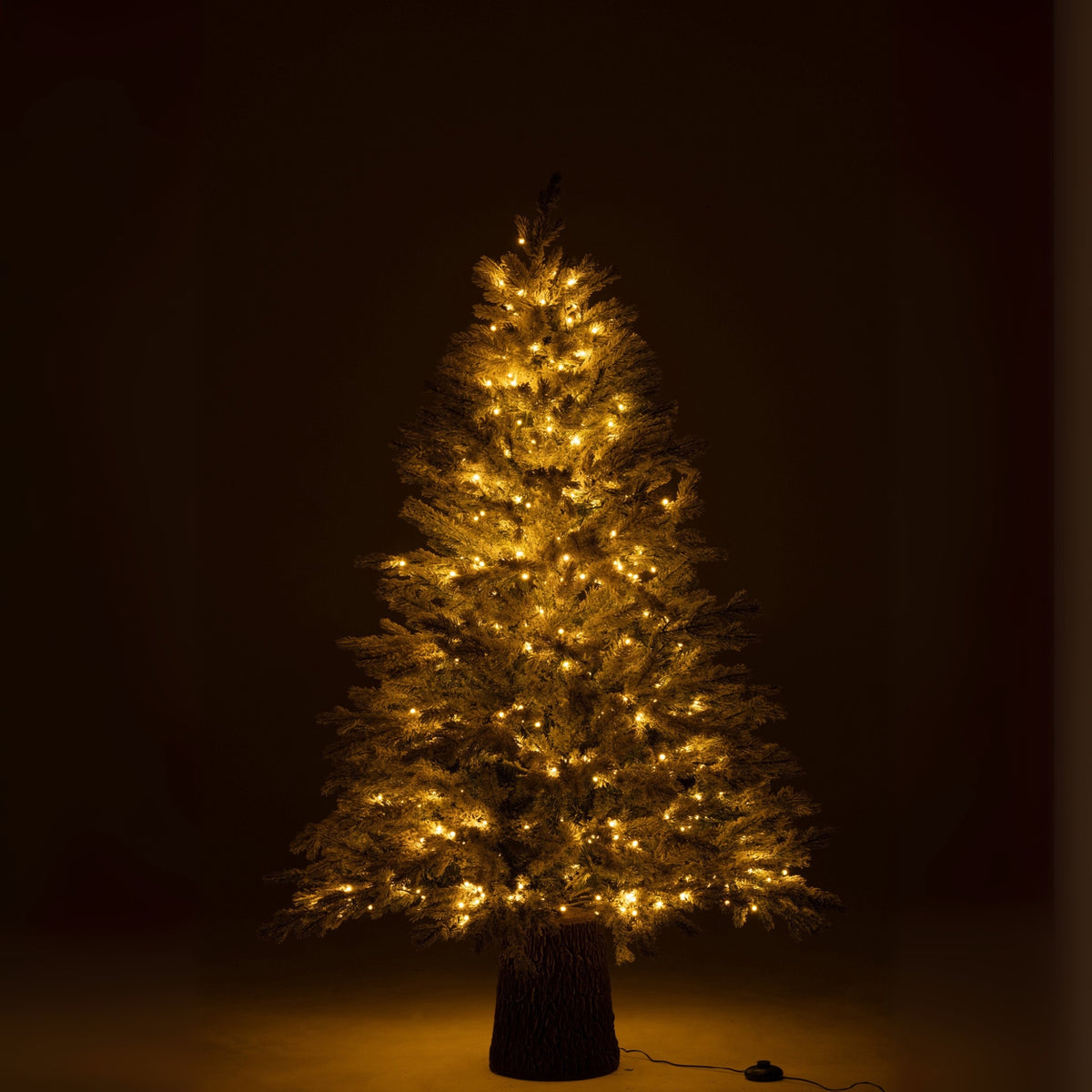 Árbol de Navidad 600 Led Base de Madera Nevado Artificial Verde Oscuro J-Line
