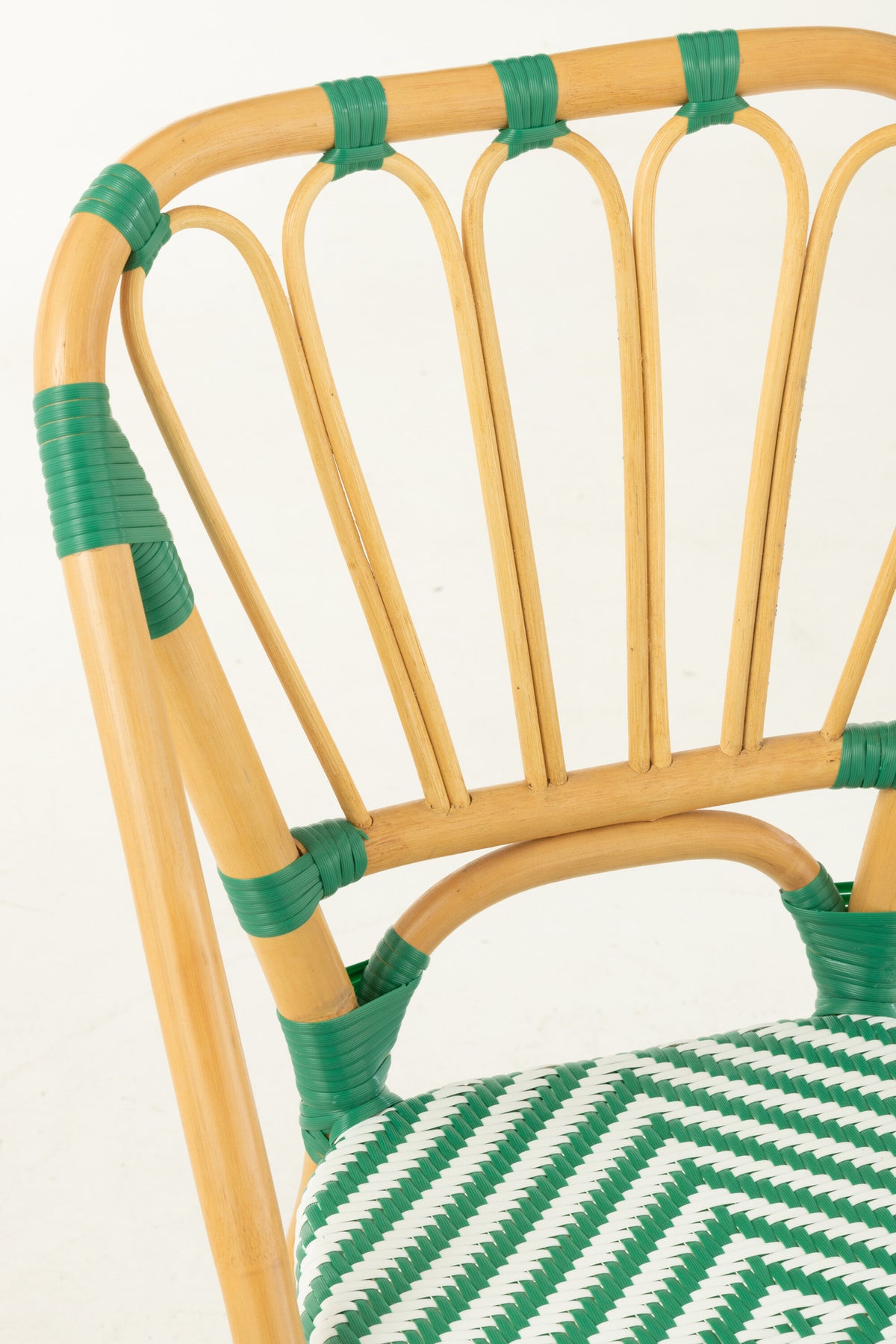 Silla de ratán verde oscuro/blanco J-Line