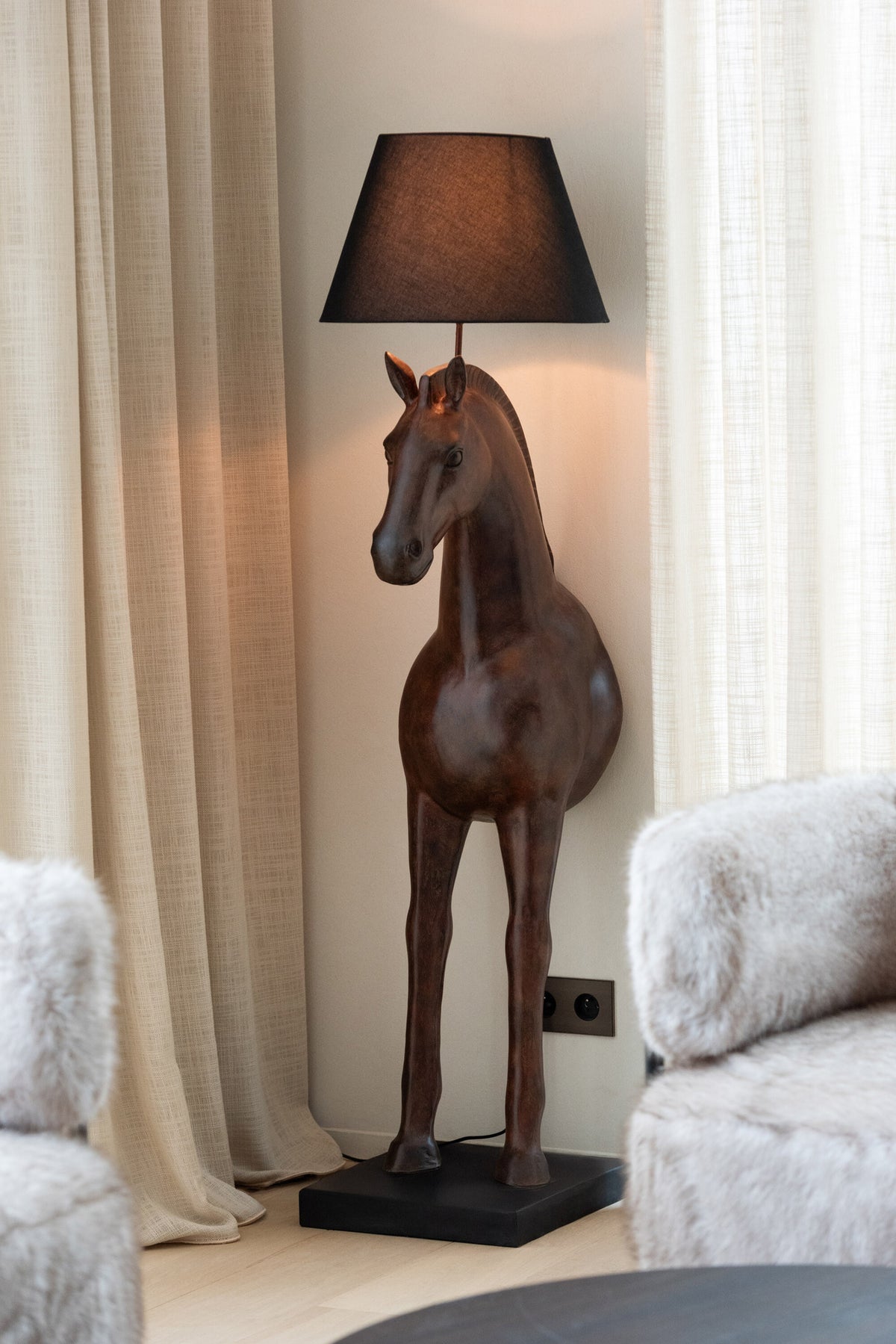 Lámpara de pie Cabeza de caballo Polirresina Marrón oscuro J-Line