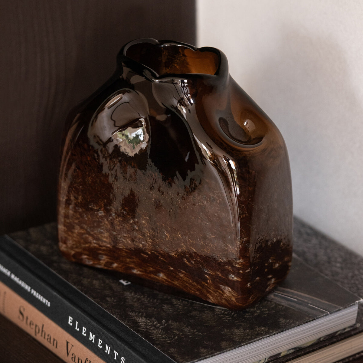 Jarrón de Vidrio Marrón Oscuro Rectangular Grande J-Line