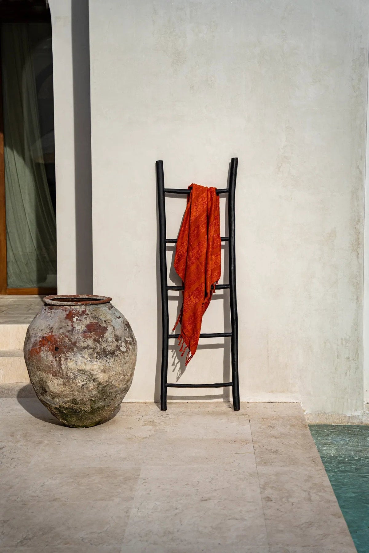 La escalera Tulum negra de 165 cm Bazar Bizar