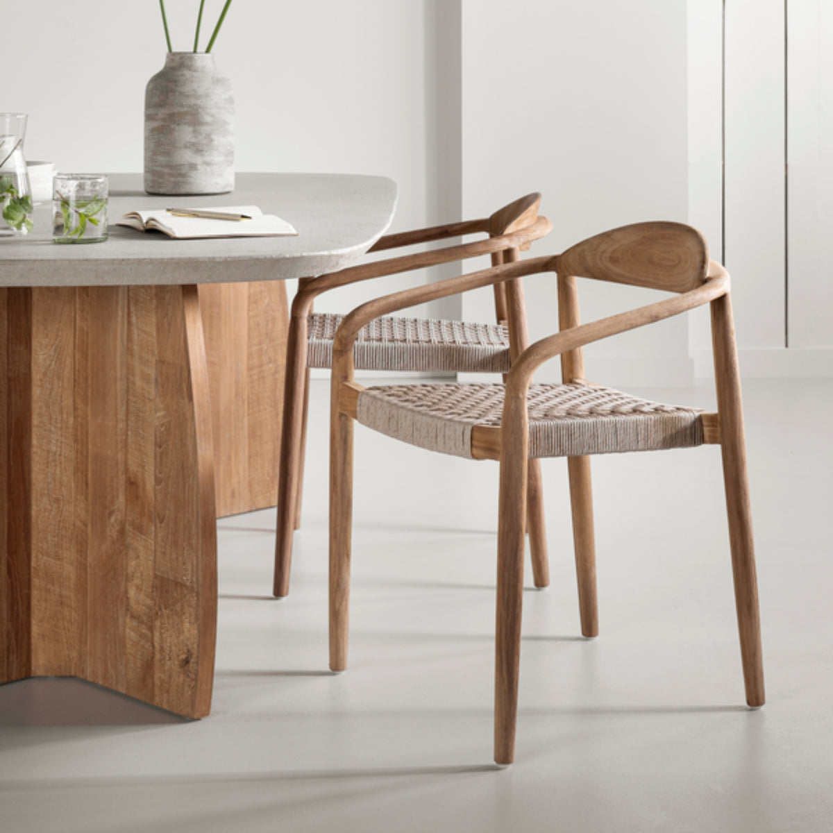 MUST Living Silla de comedor de exterior Santiago de madera de teca