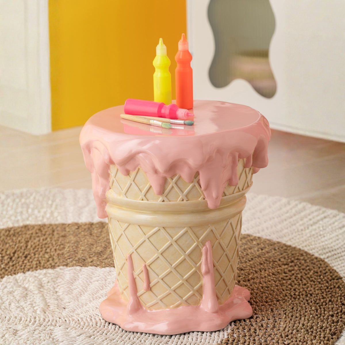 Mesa auxiliar Helado de polirresina rosa claro/beige J-Line