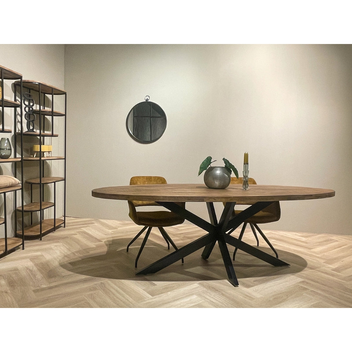 Rocky eettafel Pecan van Livingfurn, afmetingen L180cm x B90cm x H76cm