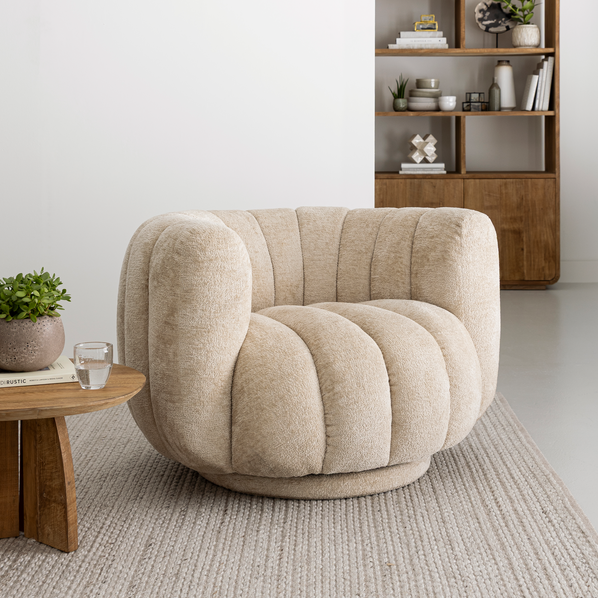 Sillón giratorio Mello de tela color crema MUST Living