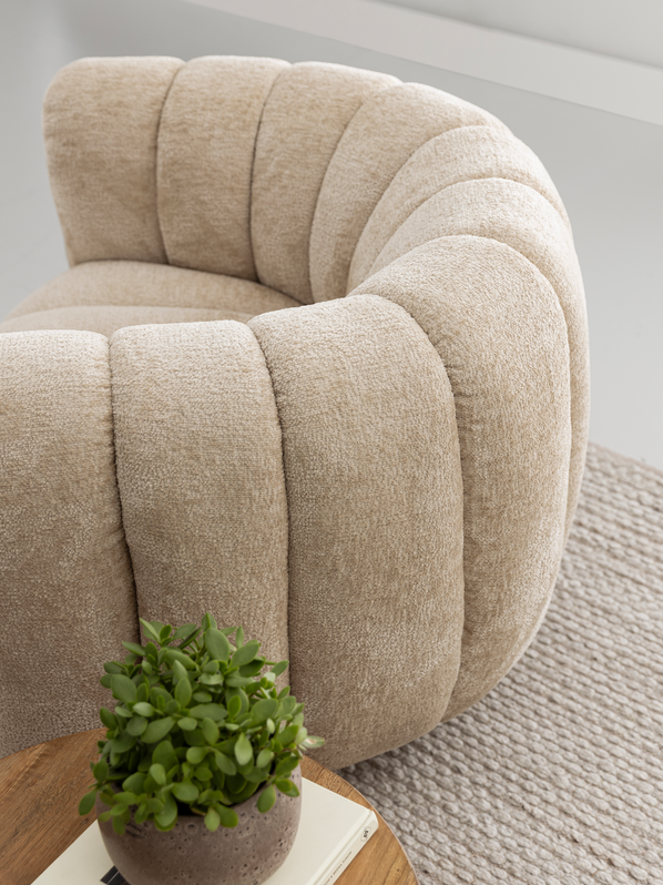 Sillón giratorio Mello de tela color crema MUST Living