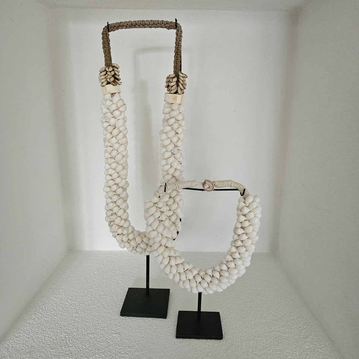 Ornament Indonesische Schelpenketting Bulan Wit - Pole To Pole - Ornament - Pole To Pole - livinglovely.nl