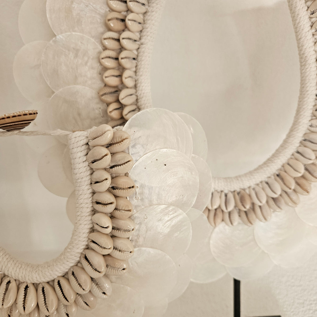 Ornament Indonesische Schelpenketting J37 - Pole To Pole - Ornament - Pole To Pole - livinglovely.nl