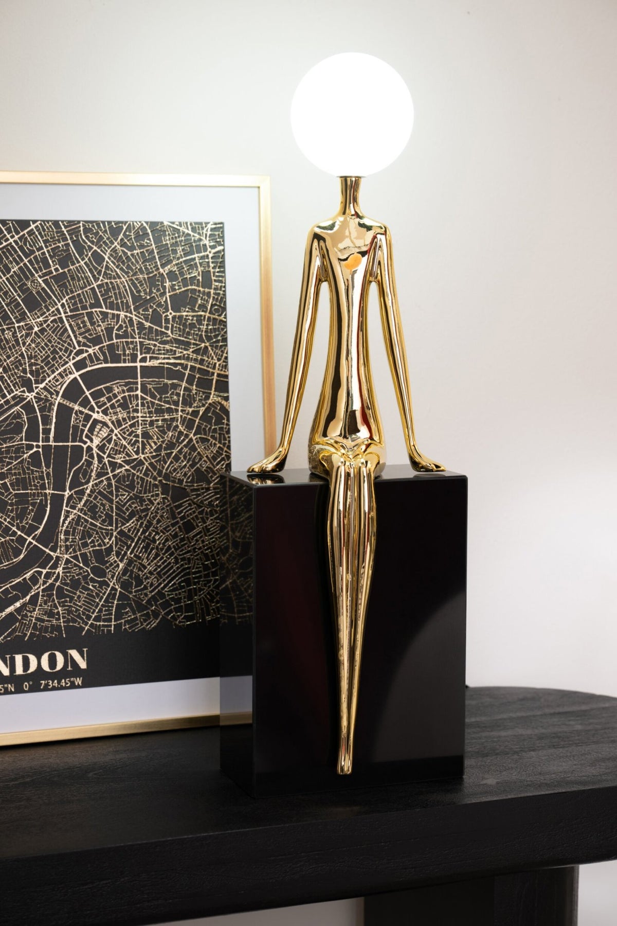 Lámpara de mesa Silueta sentada Metal Dorado/Negro J-Line