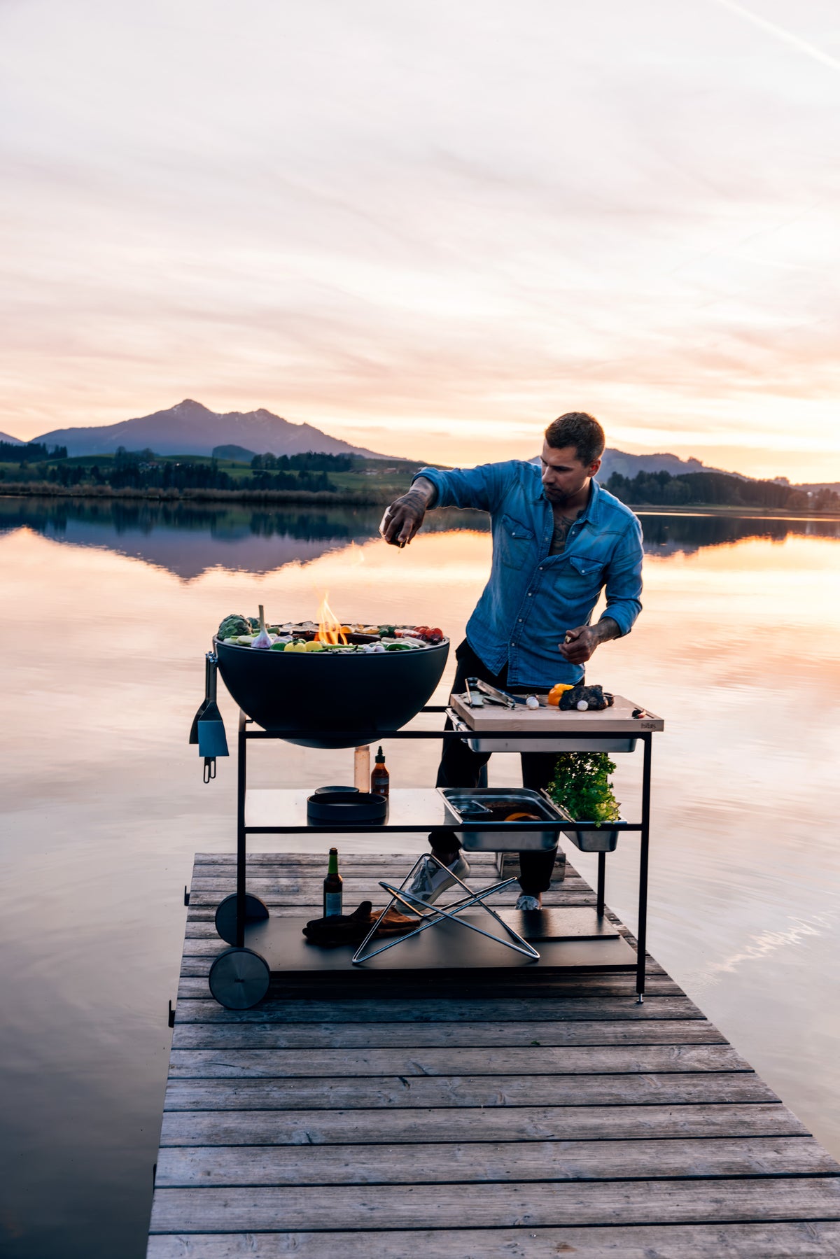 Fire Kitchen BBQ con Höfats Bowl 70 Cocina de exterior