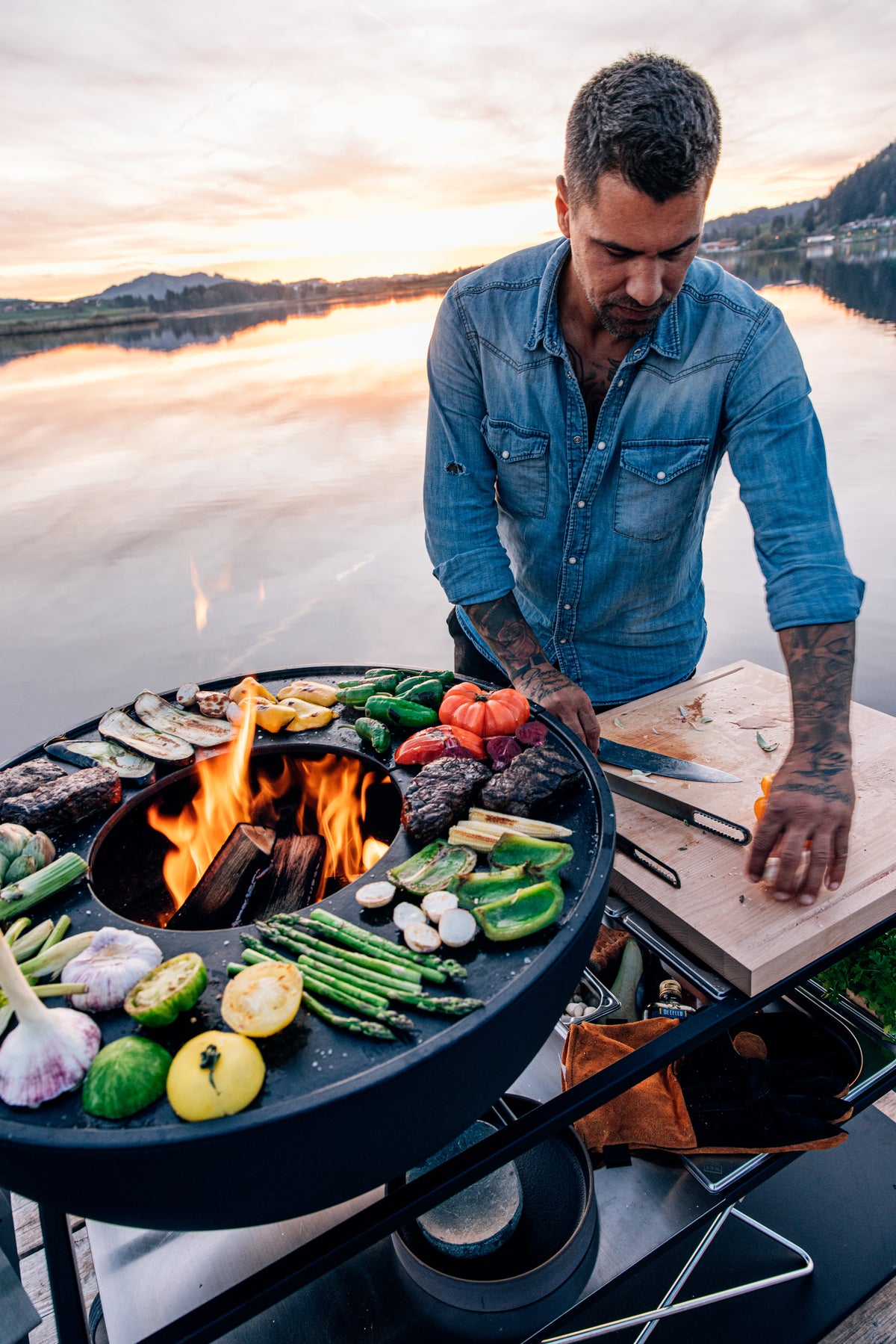 Fire Kitchen BBQ con Höfats Bowl 70 Cocina de exterior