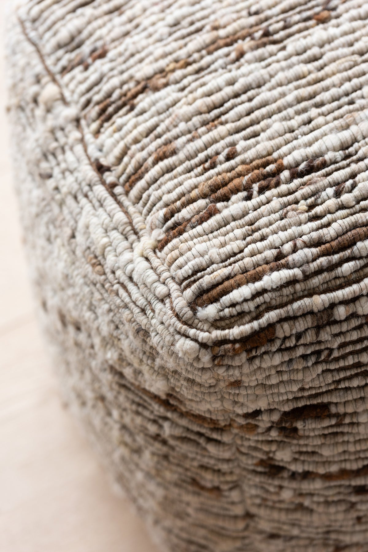 Puf de lana tejida crudo/marrón 45x45x45cm J-Line