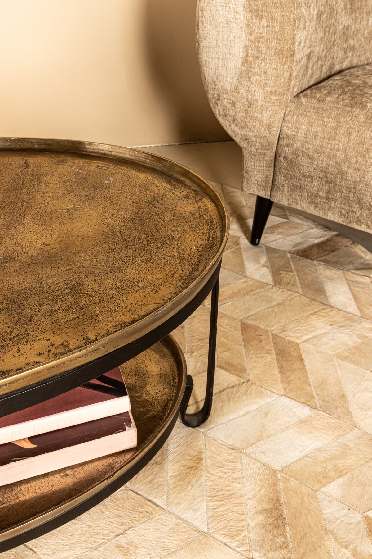 Mesa de café de aluminio Kae Gold de 2 niveles con estructura negra PTMD