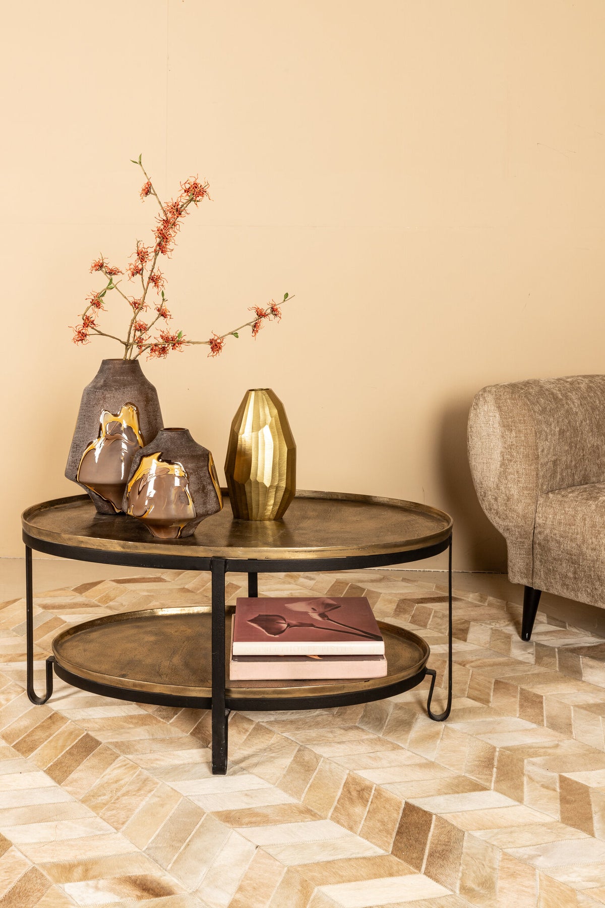 Mesa de café de aluminio Kae Gold de 2 niveles con estructura negra PTMD