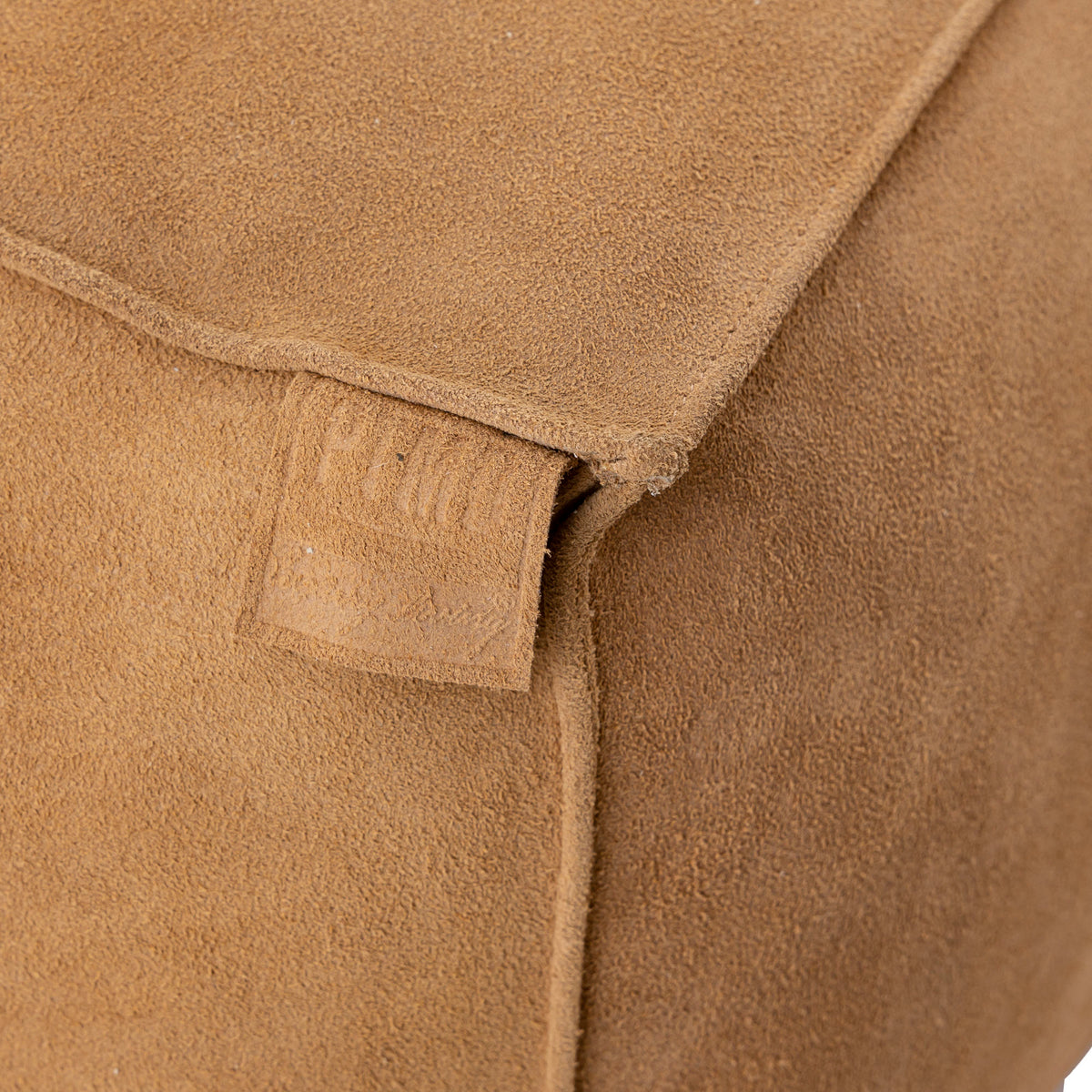 Puf Marieke Camel de ante cuadrado PTMD