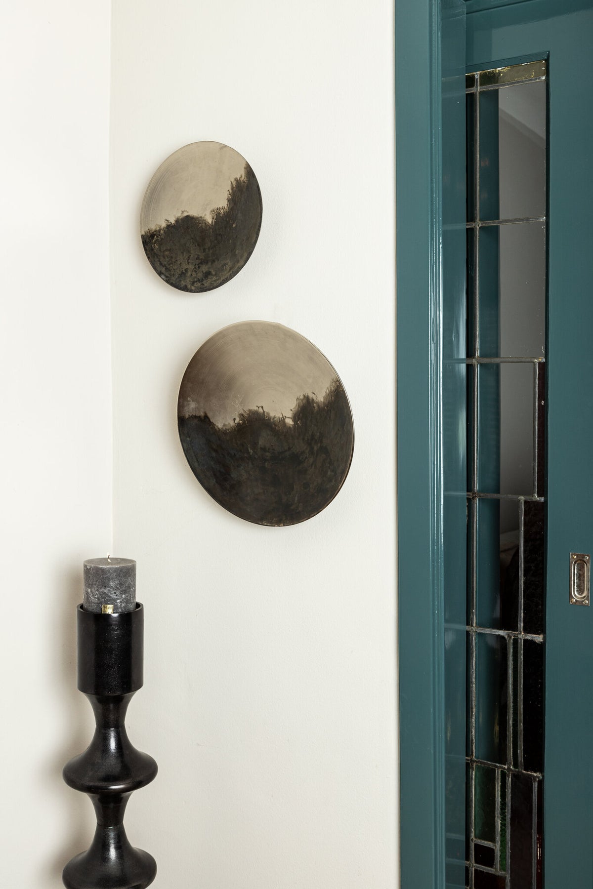 Castiñol redondo de aluminio Taika Black con pestañas H92cm PTMD