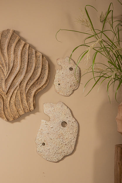 Panel de pared Enrike de aluminio fundido en bruto beige grande PTMD