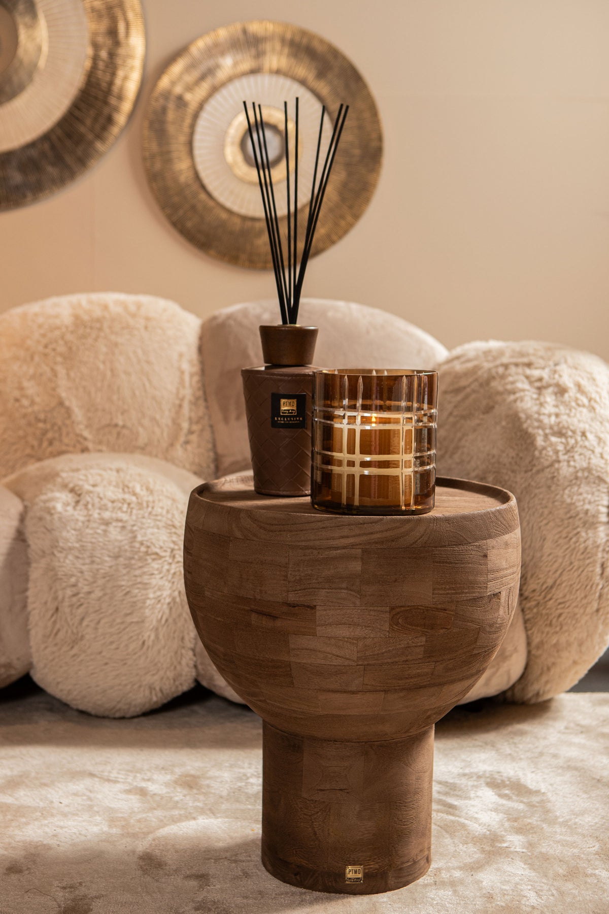 Mesa auxiliar redonda Erno de madera de mango natural PTMD