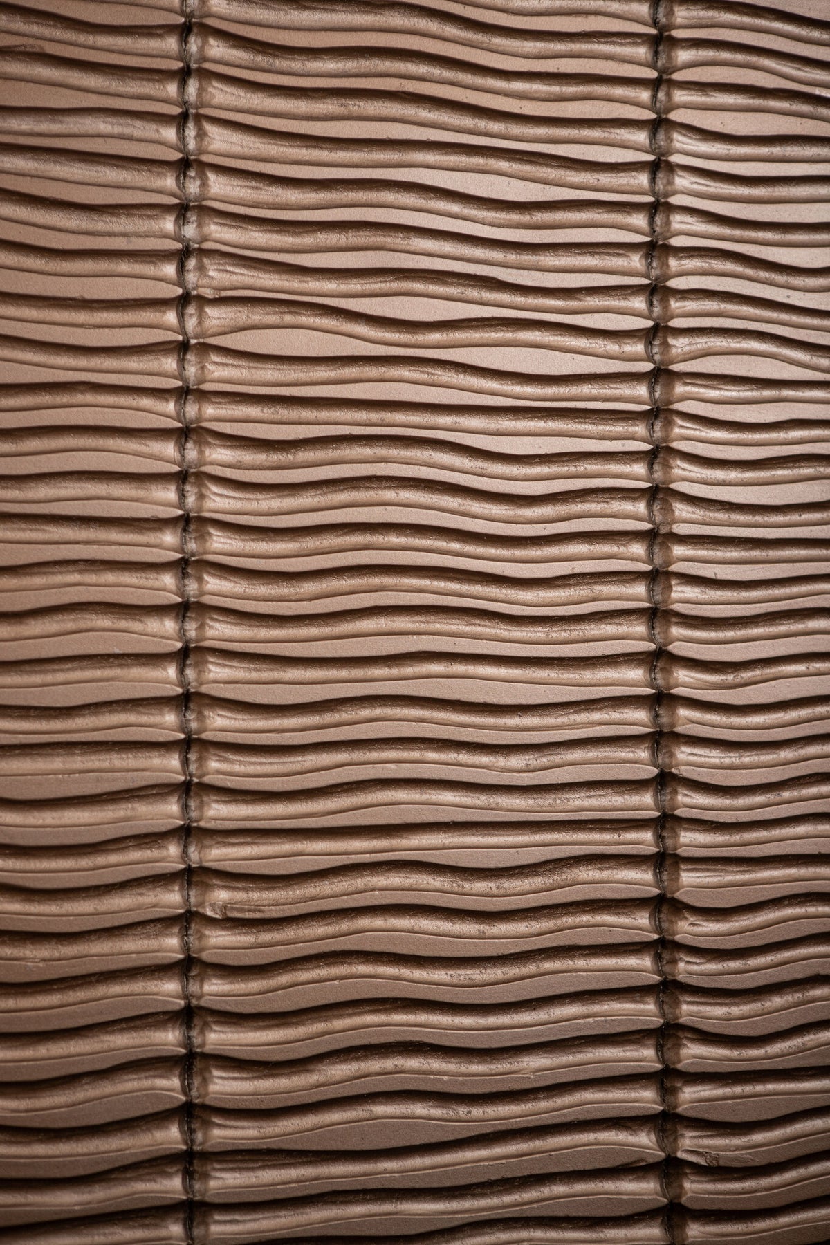 Panel de pared Seline bronce MDF con rayas onduladas en capas L PTMD