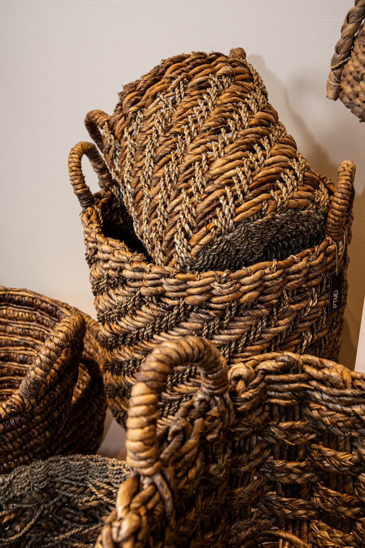 Cesta natural de hierba marina Randye Taps PTMD
