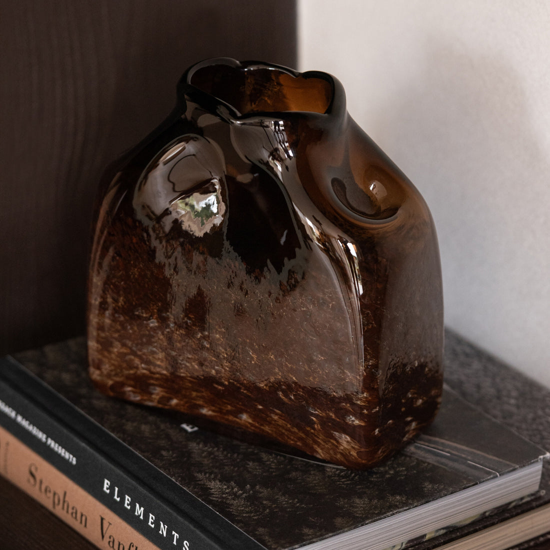 Jarrón de Vidrio Marrón Oscuro Rectangular Grande J-Line