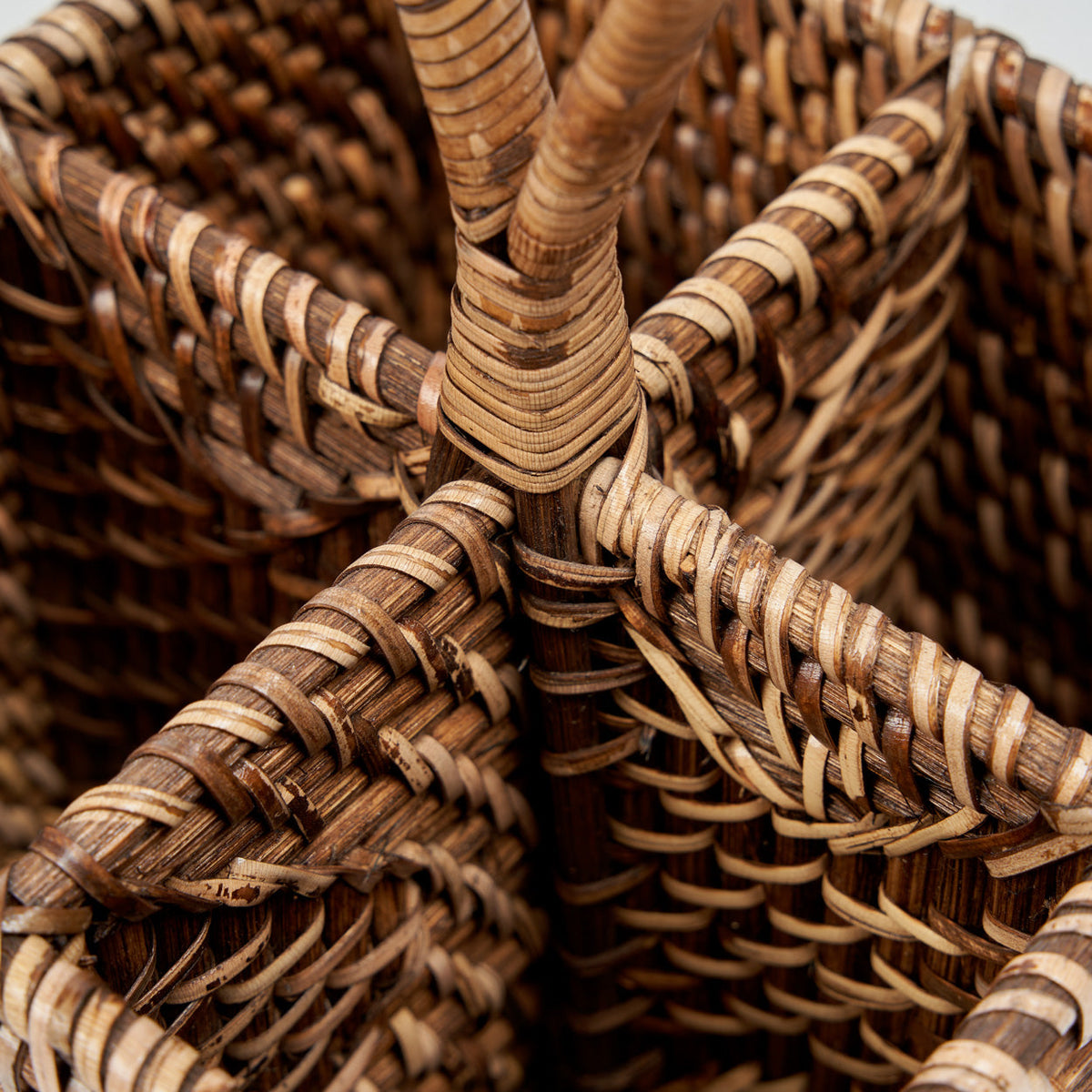 El Cubilete para Cubiertos de Ratán N°4 Marrón Natural Bazar Bizar