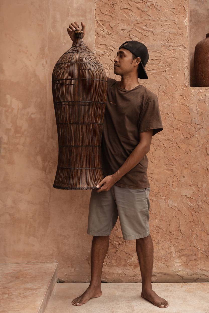 La lámpara colgante Oasis Tower Nogal Oscuro XL Bazar Bizar