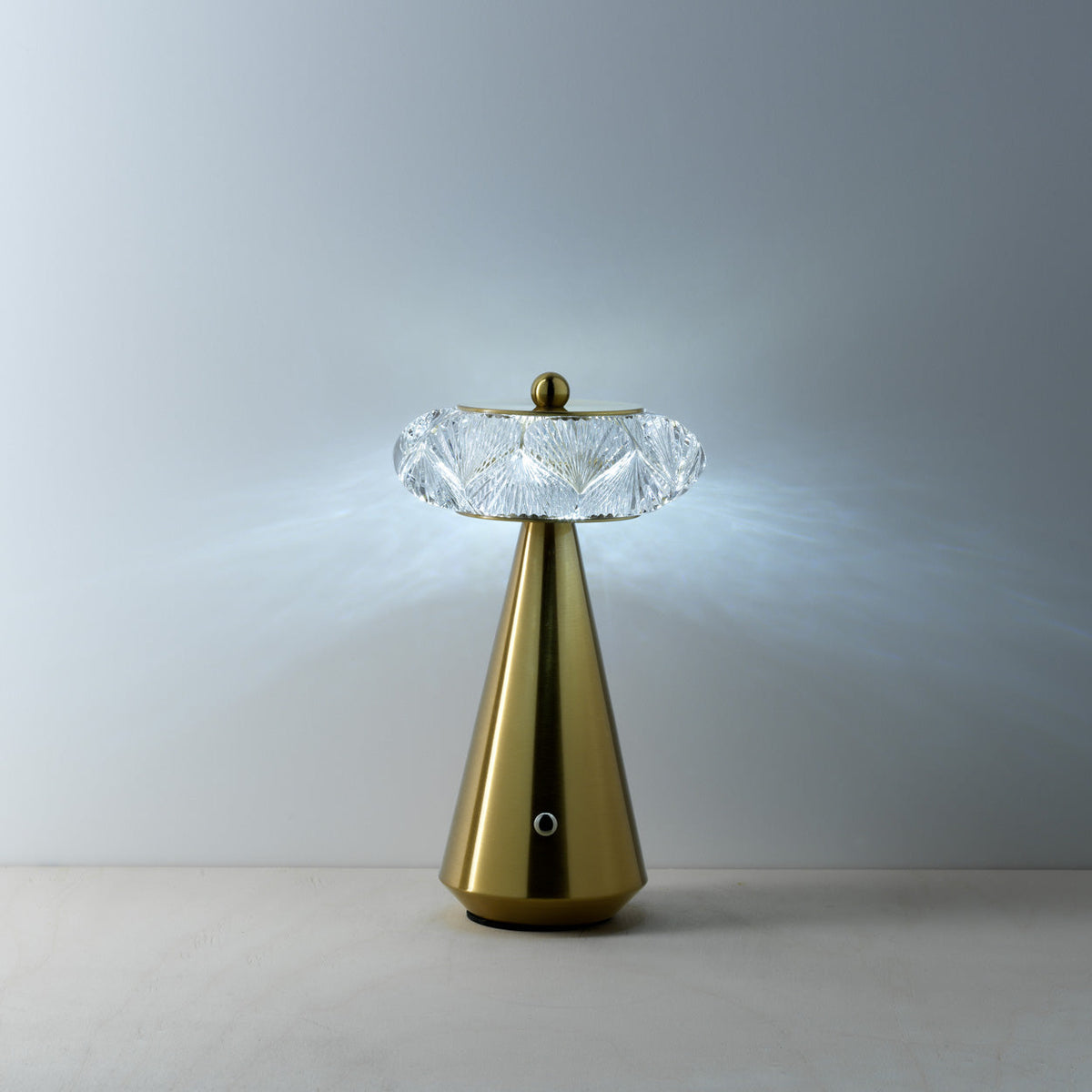 La lámpara de mesa LED Diamond Diva