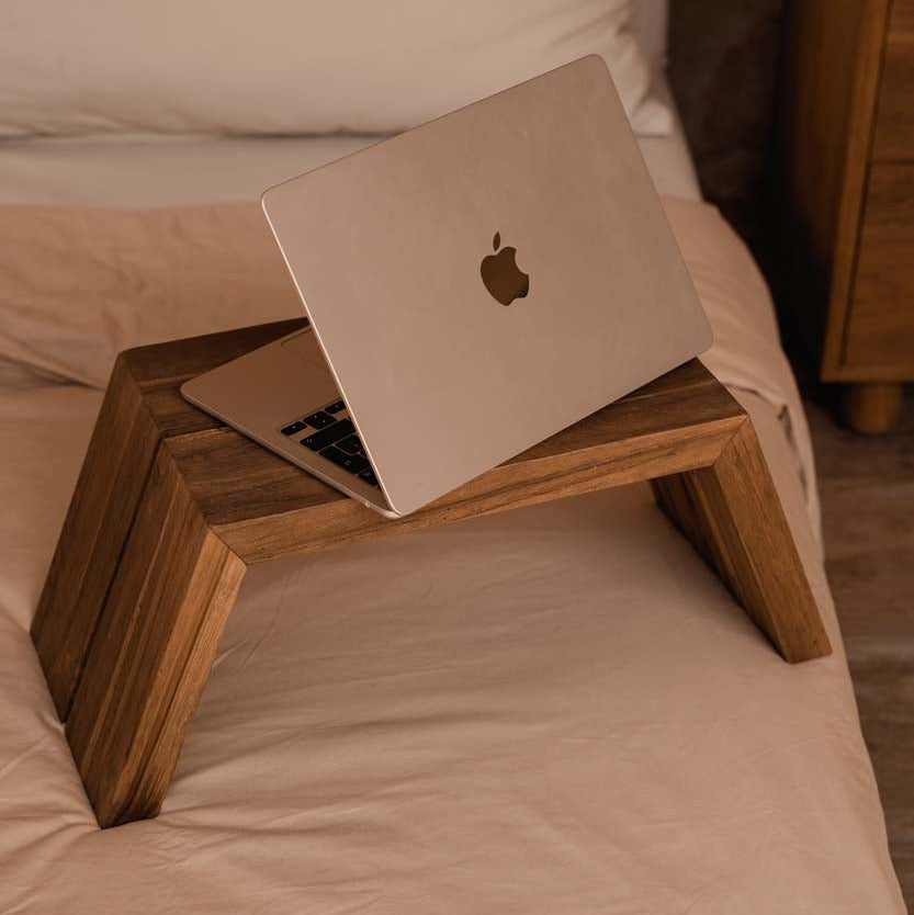 La mesa para portátil Ashley Cocoon Natural Bazar Bizarr