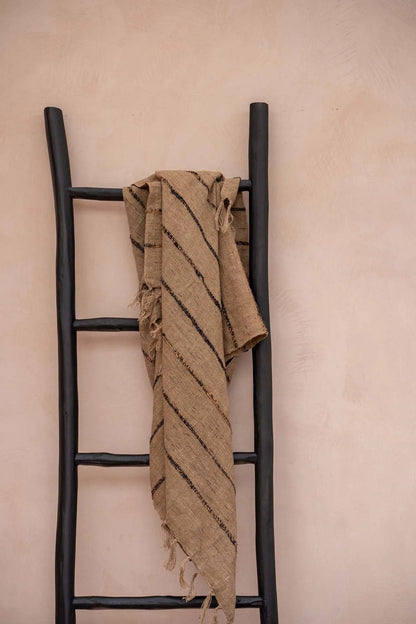 La escalera Tulum negra de 165 cm Bazar Bizar
