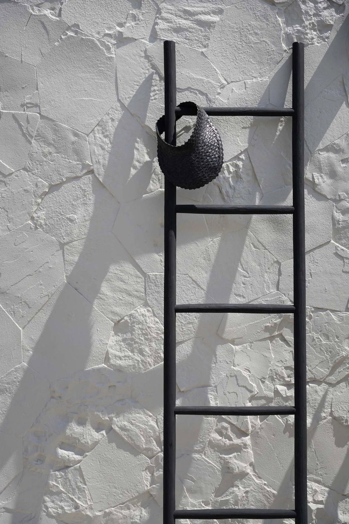 La escalera Tulum negra de 165 cm Bazar Bizar