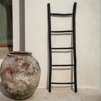 La escalera Tulum negra de 165 cm Bazar Bizar