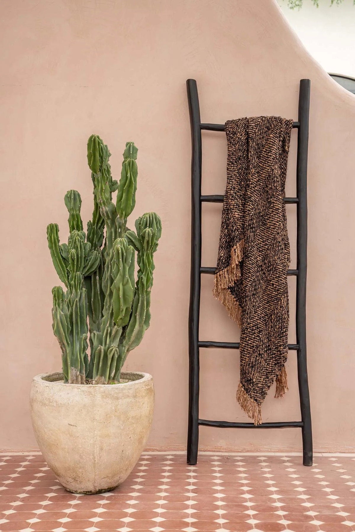 La escalera Tulum negra de 165 cm Bazar Bizar