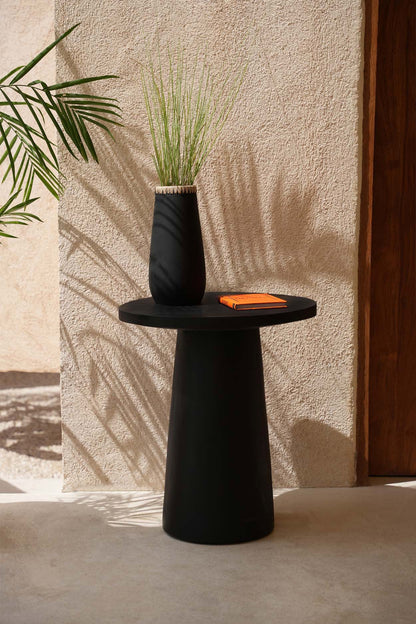 La mesa auxiliar Timber Conic negra 50 Bazar Bizar