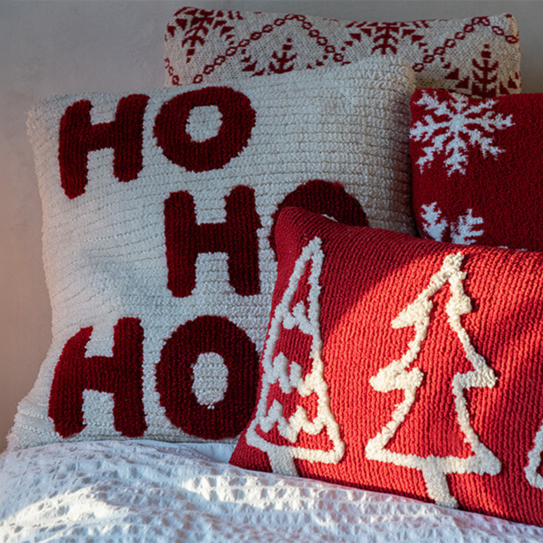 Set de Navidad Manta y Cojines Navideños HoHoHo Rojo/Blanco J-Line