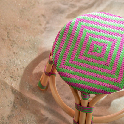 Taburete de exterior Geo redondo de ratán rosa/verde J-Line