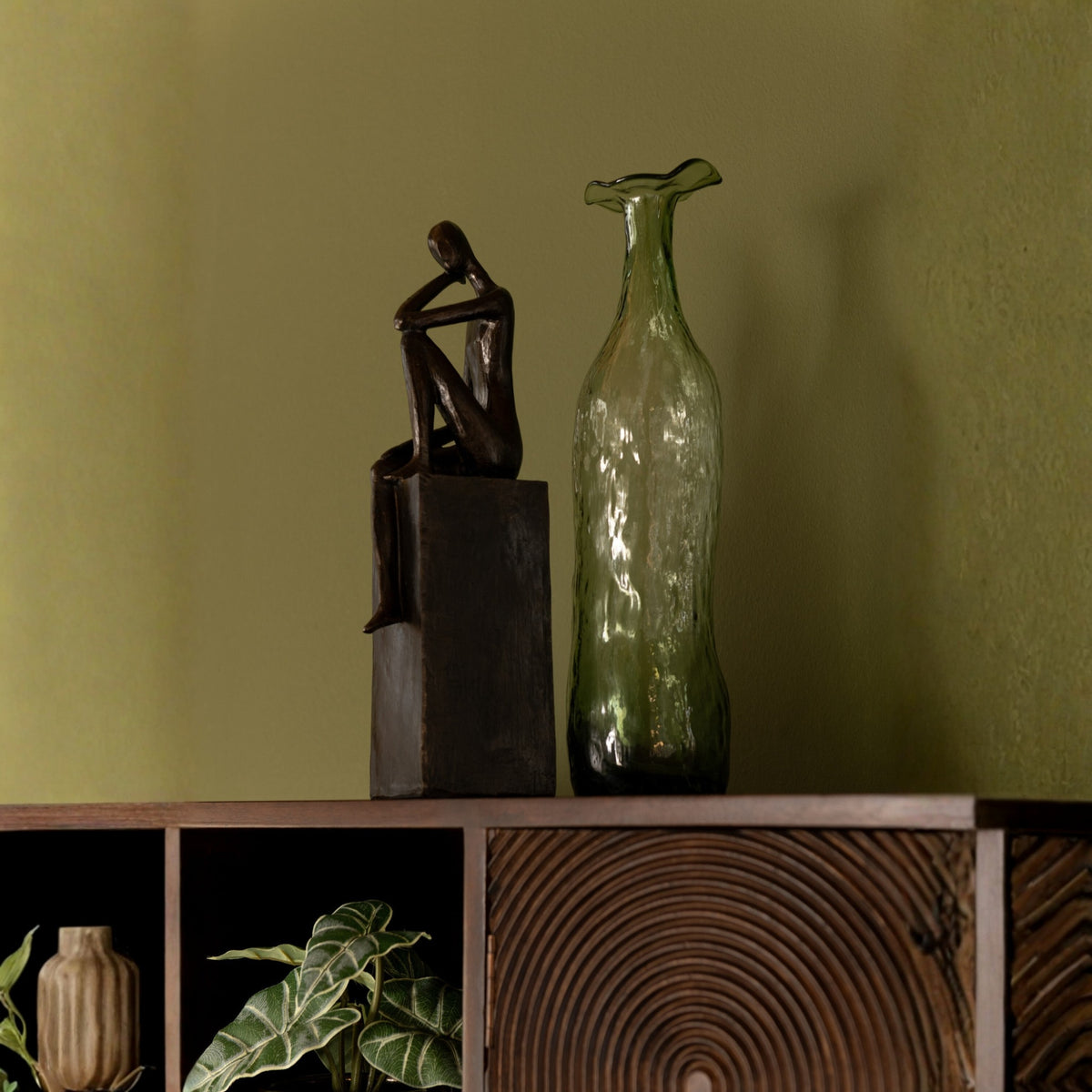 Figura sobre pedestal Poly marrón oscuro, set de 2 J-Line