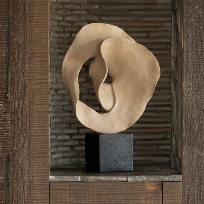 Deco Abstracto Sobre Pedestal Resina Beige/Negro J-Line