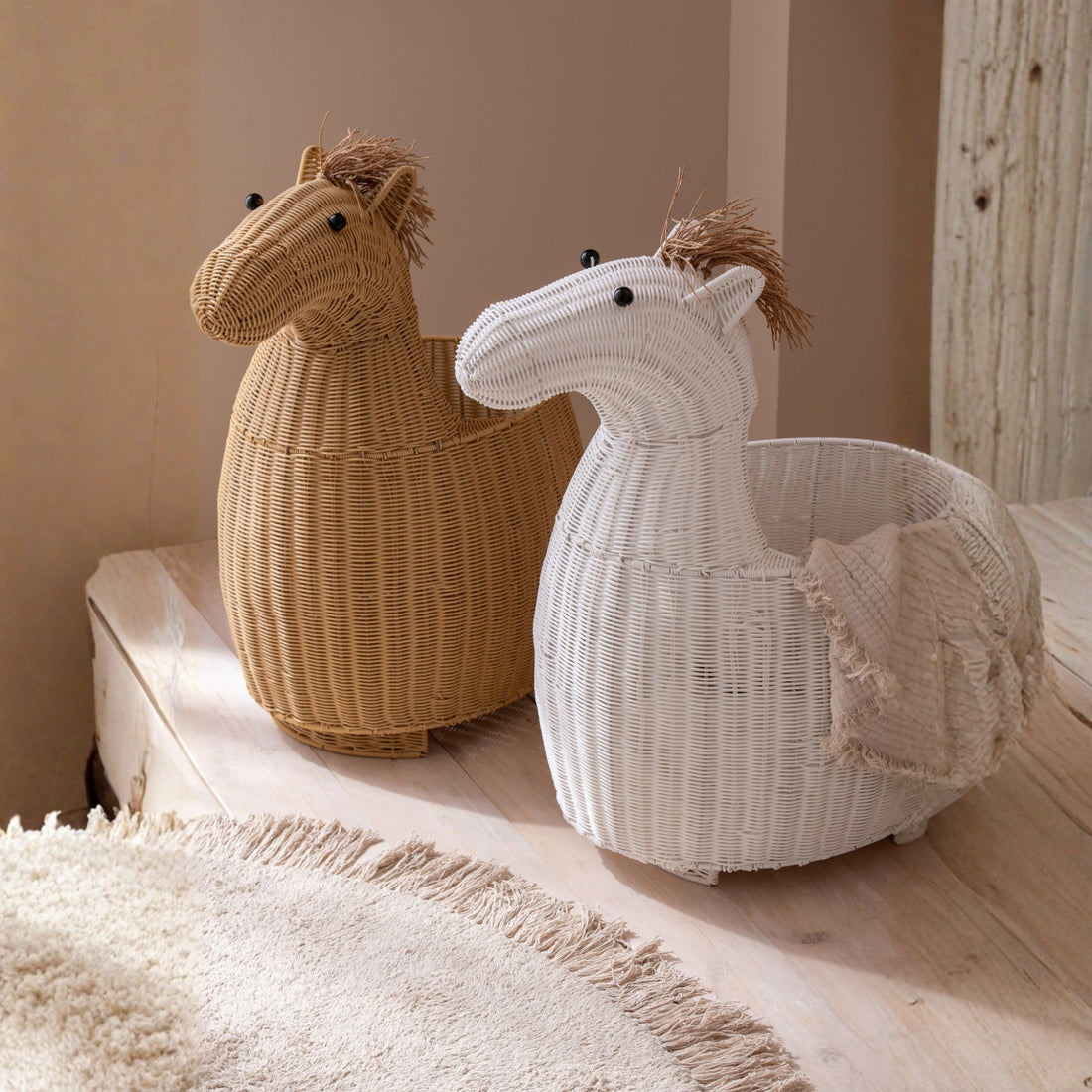 Cesta Caballo Plástico Natural J-Line