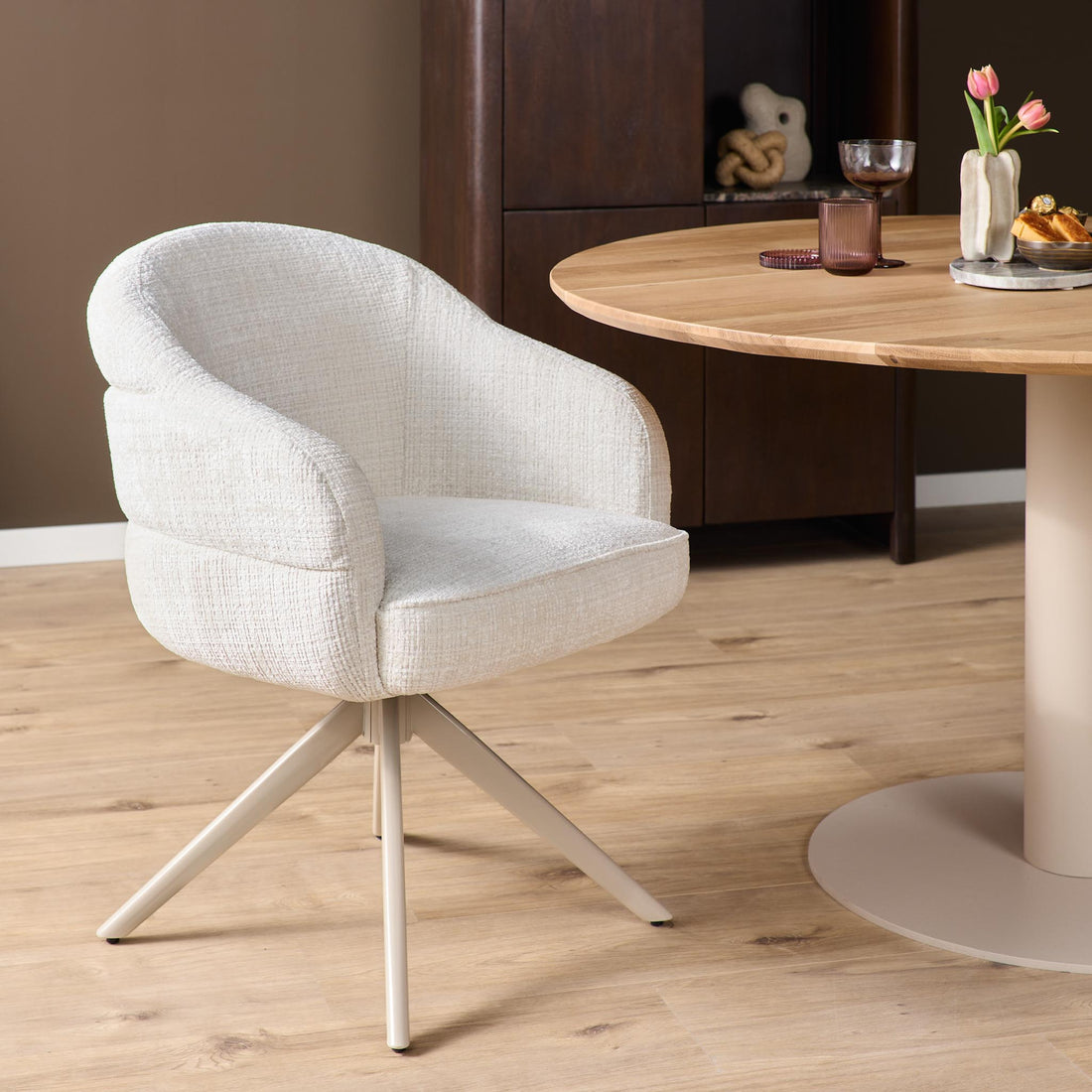 Silla de comedor Bella de tela color blanco roto con reposabrazos Starfurn