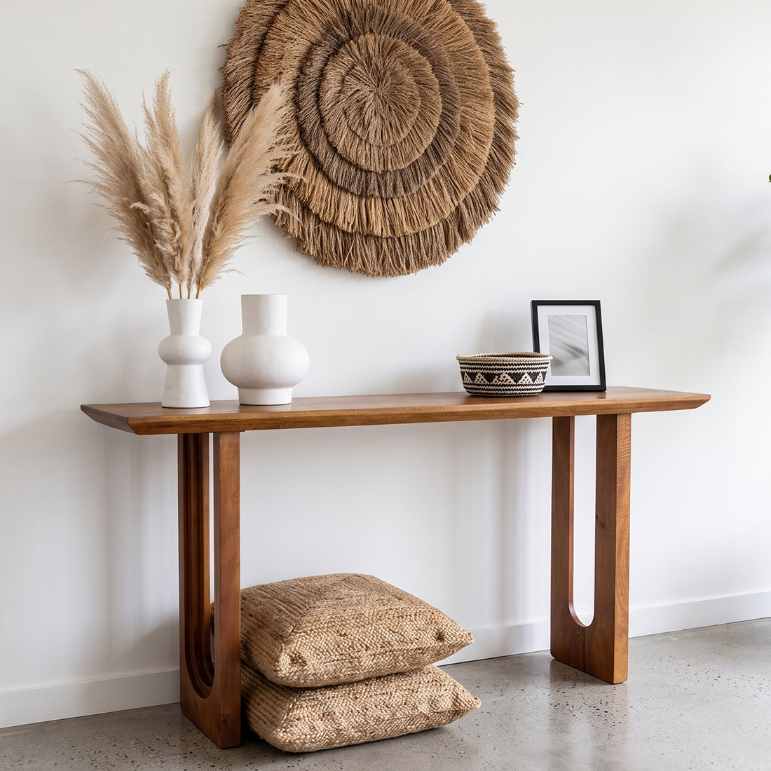 Mesa auxiliar de madera de mango con bordes redondeados y biselados, materia prima