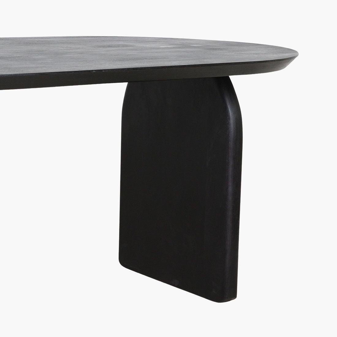 Bullnose Eetkamertafel Black Raw Materials - Eetkamertafel - Raw Materials - livinglovely.nl