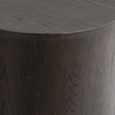 Detail van het eikenhout fineer van het dressoir Novero espresso