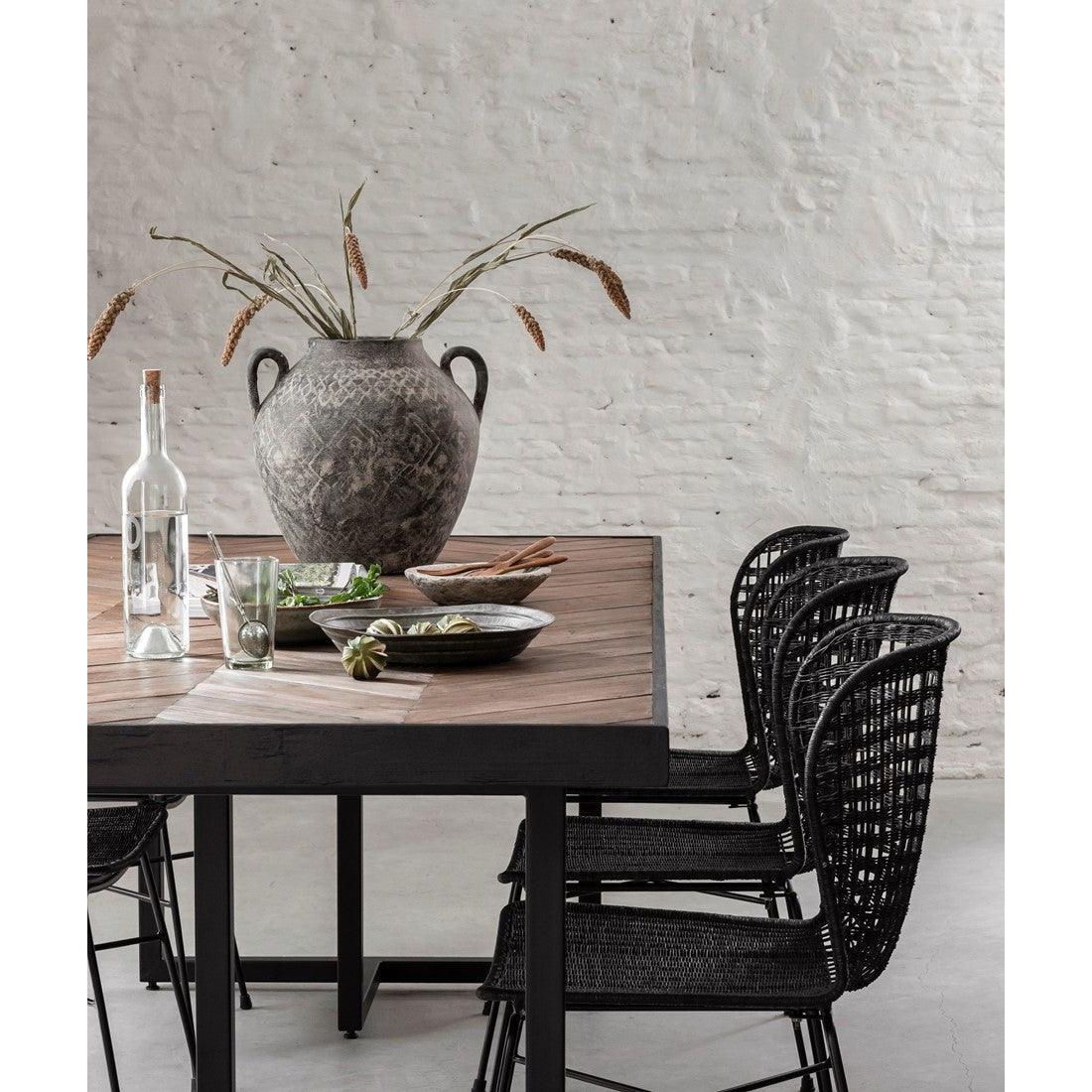 Eetkamertafel Criss Cross van DTP Home gedekt in een woonkeuken