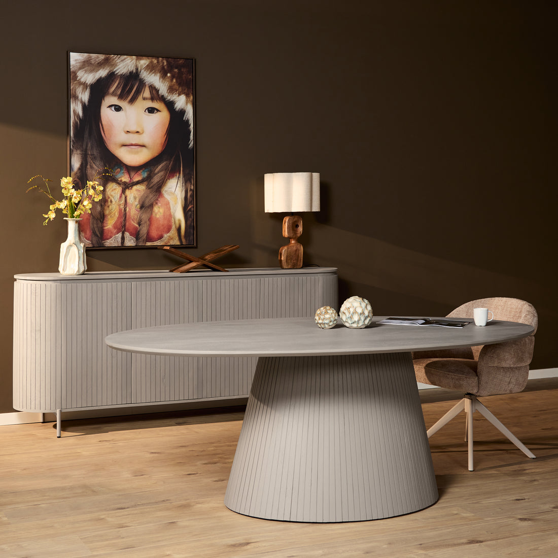 Eettafel Solana van Starfurn, ovaal mangohouten blad van 240 bij 120 cm in taupe