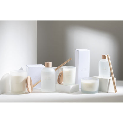 Complete Accords Essentiels Fleur Blanche collectie van J-Line met geurkaarsen en geurstokjes