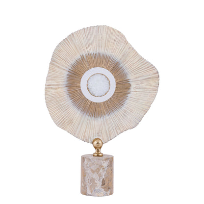 Set Van 2 Rella Beelden Beige Marmer van PTMD, het grote beeld L met gouden hart en witte steen op ronde marmeren voet