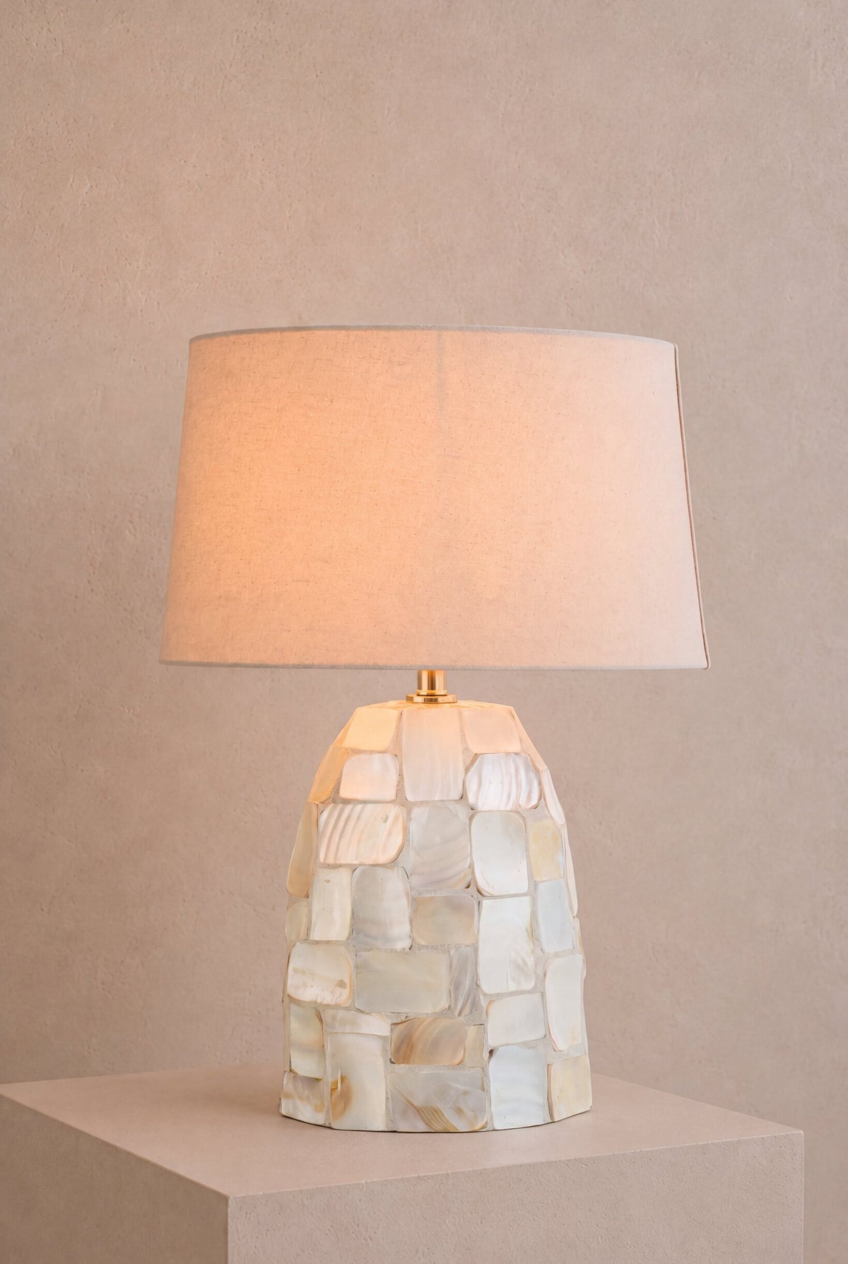 Lámpara de mesa Efecto Perla Concha Blanco Roto/Beige Claro J-Line