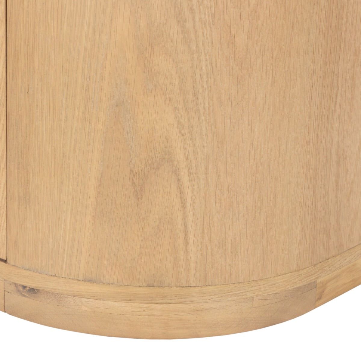 Detail van het eikenhout fineer van het tv-meubel Novero naturel